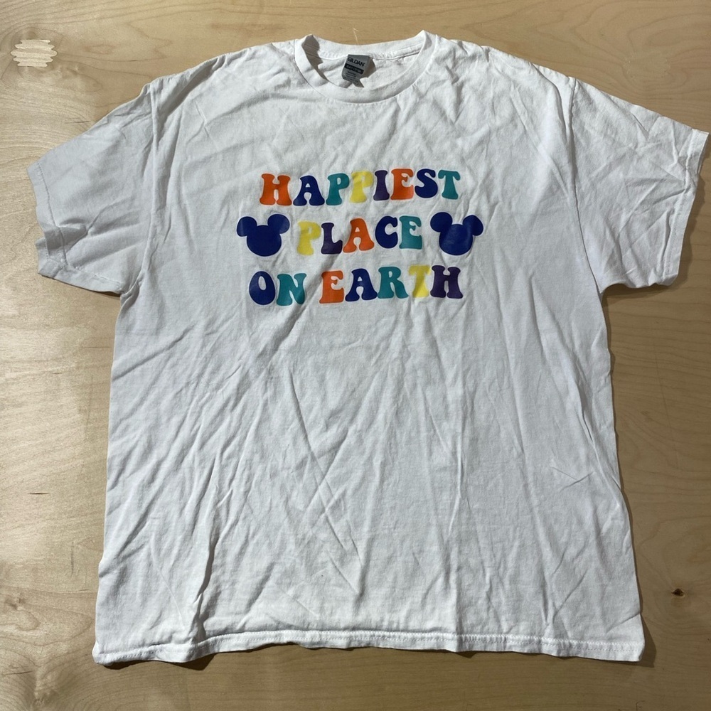 Gildan White Tee with Colorful Print XL (DX)